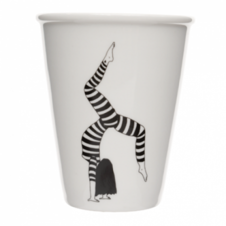 CUP FREESTYLE HANDSTAND